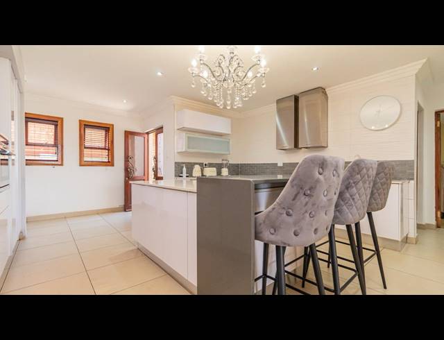 5 BEDROOM HOUSE FOR SALE IN MAHUBE VALLEY
